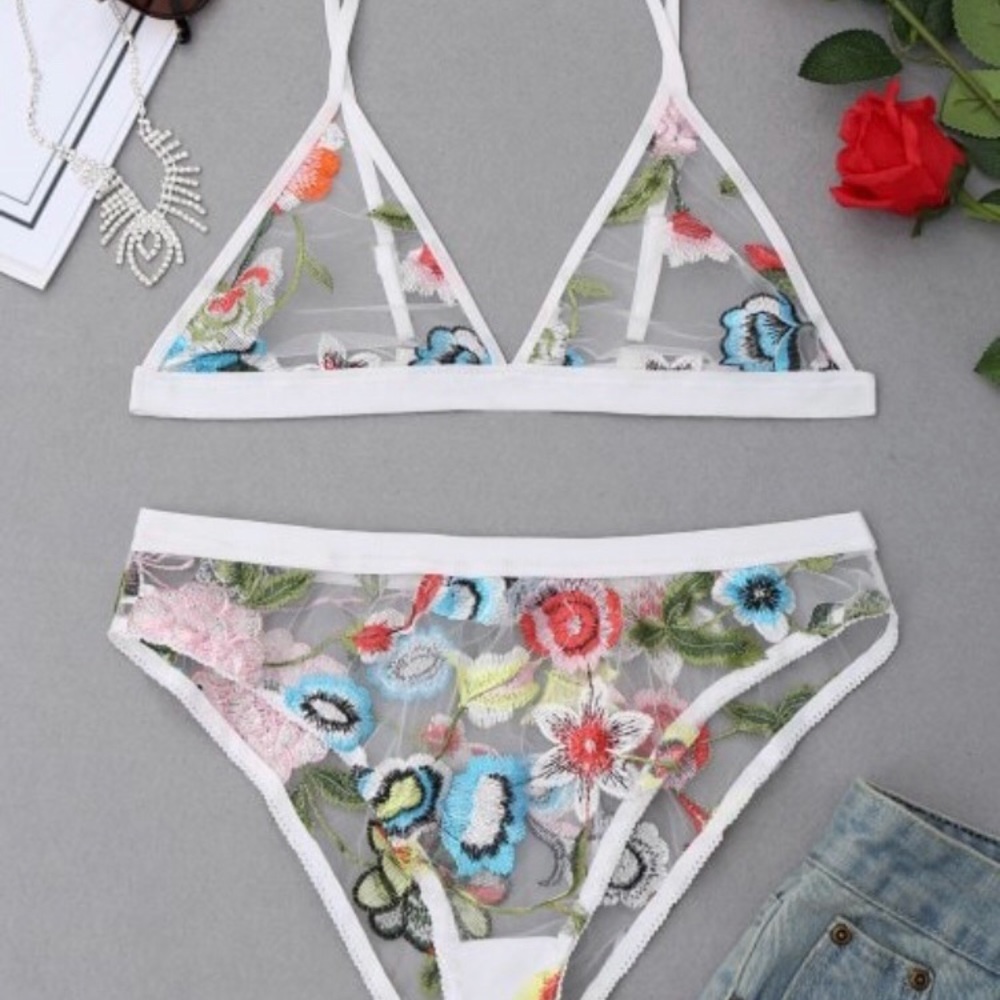 Triangle bra/panty set